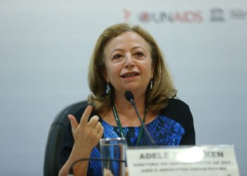 Brasília - A diretora do Departamento de DST, Aids e Hepatites Virais, Adele Benzaken, durante lançamento de aplicativo on-line com informações sobre prevenção, teste e tratamento de HIV, aids e outras infecções sexualmente transmissíveis no Brasil (Elza Fiuza/Agência Brasil)