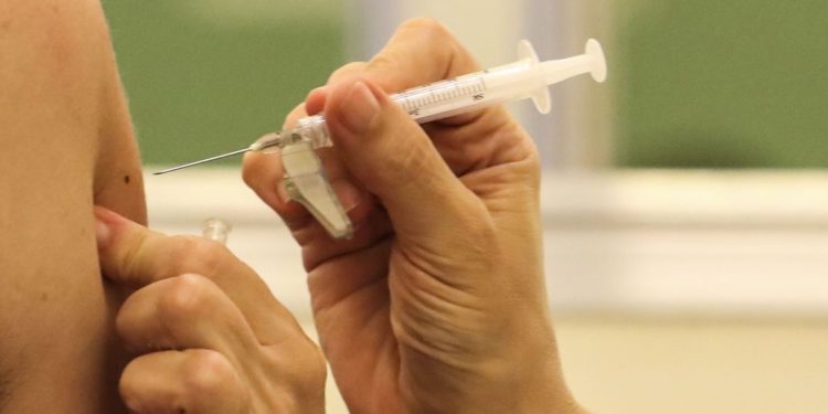 Quarta dose da vacina contra a Covid-19 em Manaus