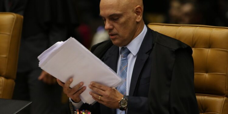 O ministro Alexandre de Moraes, durante sessão de julgamento sobre limite para compartilhamento de dados fiscais