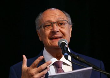 O vice-presidente eleito, Geraldo Alckmin, durante cerimônia de entrega do relatório final da transição de governo e anúncio de novos ministros.